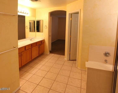 12710 W Earll Drive - Photo Thumbnail 17