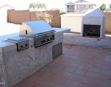 12710 W Earll Drive - Photo Thumbnail 4