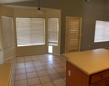 12710 W Earll Drive - Photo Thumbnail 3