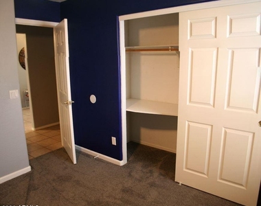 12710 W Earll Drive - Photo Thumbnail 7