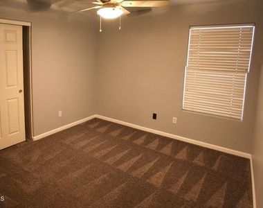12710 W Earll Drive - Photo Thumbnail 8