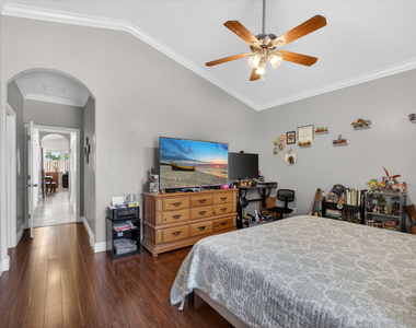 3125 Shelby Way - Photo Thumbnail 13