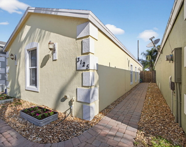 3125 Shelby Way - Photo Thumbnail 1