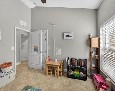 3125 Shelby Way - Photo Thumbnail 10