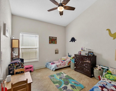 3125 Shelby Way - Photo Thumbnail 9