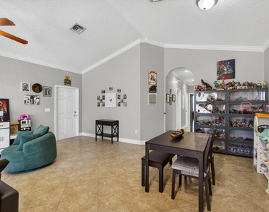 3125 Shelby Way - Photo Thumbnail 5
