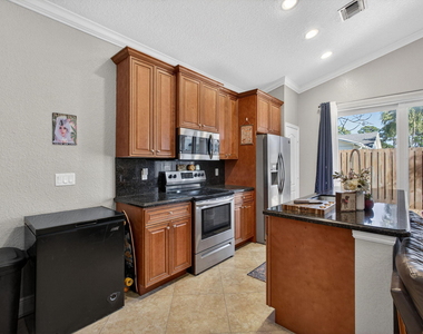 3125 Shelby Way - Photo Thumbnail 8