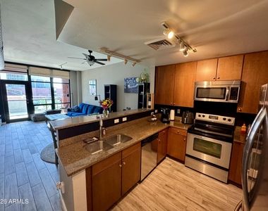 310 S 4th Street - Photo Thumbnail 4