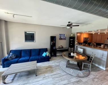 310 S 4th Street - Photo Thumbnail 7