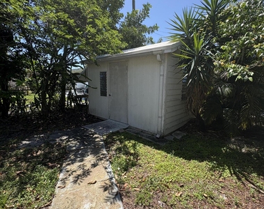 422 S Arnold Avenue - Photo Thumbnail 4