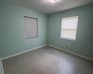 422 S Arnold Avenue - Photo Thumbnail 13