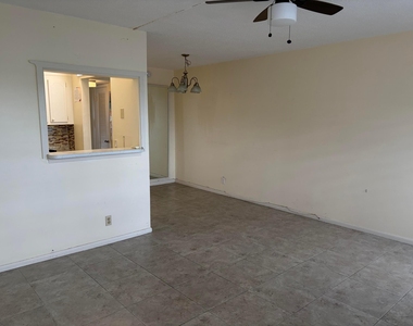 220 Berkshire K - Photo Thumbnail 1