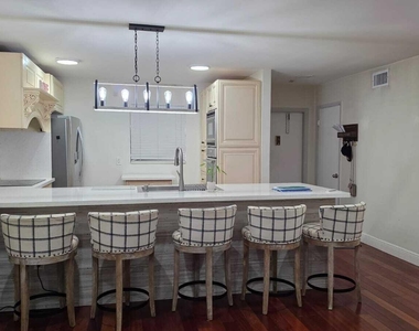 100 Ashbury Road - Photo Thumbnail 4