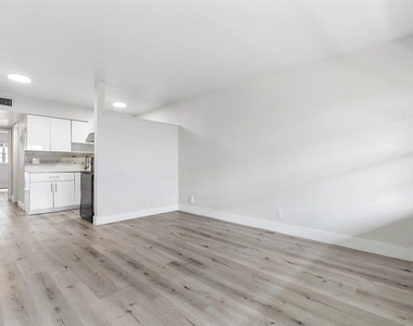 1638 Plunkett Street - Photo Thumbnail 7