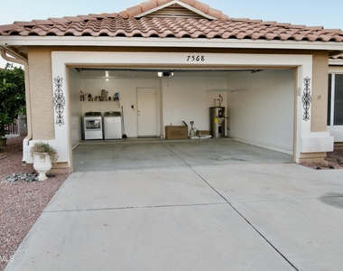 7568 W Kerry Lane - Photo Thumbnail 18