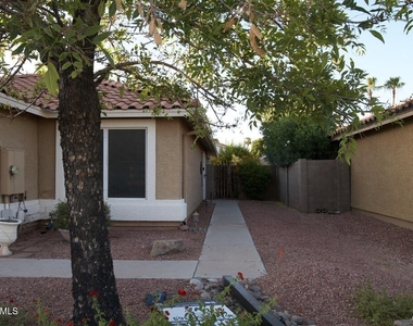 7568 W Kerry Lane - Photo Thumbnail 20