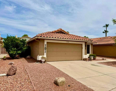 7568 W Kerry Lane - Photo Thumbnail 1
