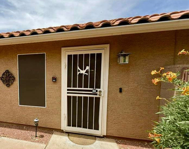 7568 W Kerry Lane - Photo Thumbnail 2