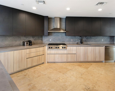 301 Hendricks Isle - Photo Thumbnail 11