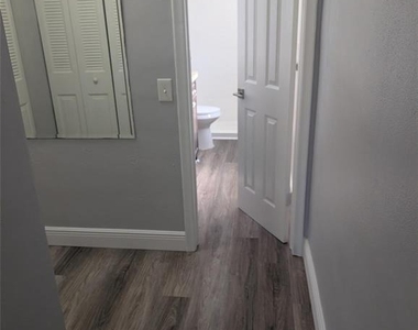 5861 Nw 16th Place - Photo Thumbnail 4