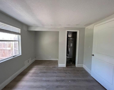 6511 Seminole Drive - Photo Thumbnail 3