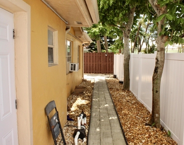 1558 Ne 30th Street - Photo Thumbnail 11