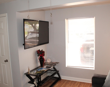 1558 Ne 30th Street - Photo Thumbnail 13