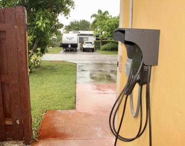 1558 Ne 30th Street - Photo Thumbnail 8