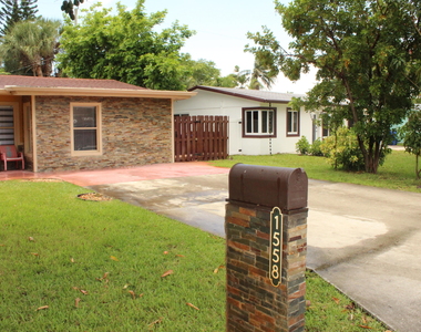 1558 Ne 30th Street - Photo Thumbnail 3