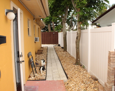 1558 Ne 30th Street - Photo Thumbnail 10