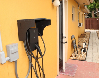 1558 Ne 30th Street - Photo Thumbnail 9