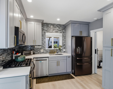 836 Ne 17th Terrace - Photo Thumbnail 4