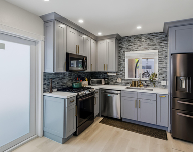 836 Ne 17th Terrace - Photo Thumbnail 2