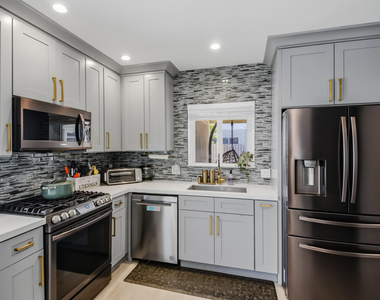 836 Ne 17th Terrace - Photo Thumbnail 3