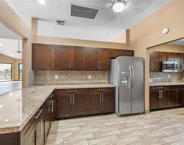 31 Columbia Court - Photo Thumbnail 9