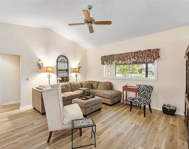 31 Columbia Court - Photo Thumbnail 2
