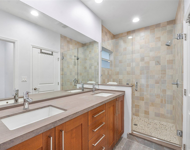 825 Ne 17th Way - Photo Thumbnail 18