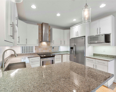 825 Ne 17th Way - Photo Thumbnail 6