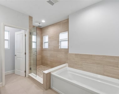 825 Ne 17th Way - Photo Thumbnail 13