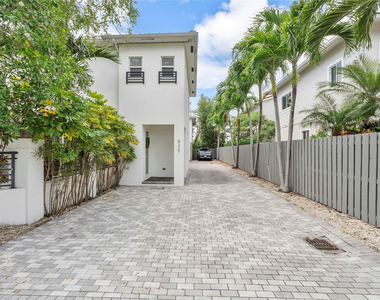 825 Ne 17th Way - Photo Thumbnail 26