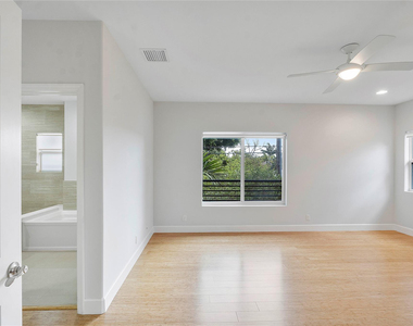825 Ne 17th Way - Photo Thumbnail 8