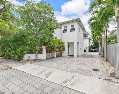 825 Ne 17th Way - Photo Thumbnail 27
