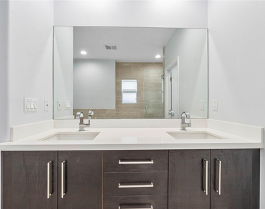825 Ne 17th Way - Photo Thumbnail 11