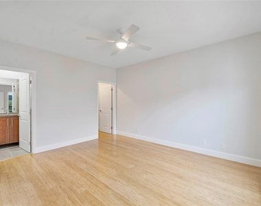 825 Ne 17th Way - Photo Thumbnail 16
