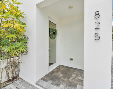 825 Ne 17th Way - Photo Thumbnail 23