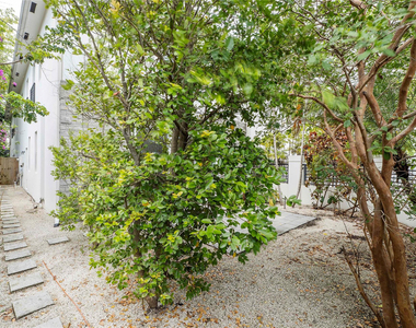 825 Ne 17th Way - Photo Thumbnail 25