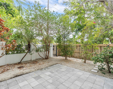 825 Ne 17th Way - Photo Thumbnail 24