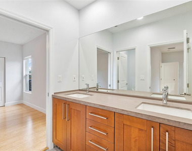 825 Ne 17th Way - Photo Thumbnail 17