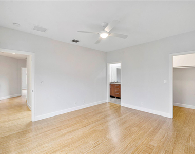 825 Ne 17th Way - Photo Thumbnail 15