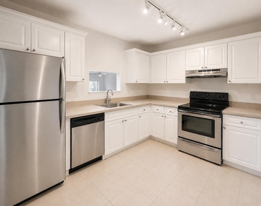 711 N Pine Island Road - Photo Thumbnail 2